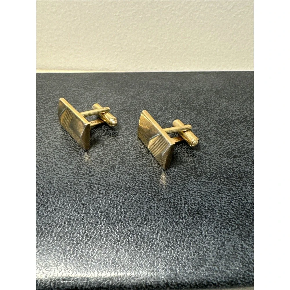 MENS VINTAGE MARKED HICKOK USA GOLD TONE METAL CUFFLINKS GOOD CONDITION